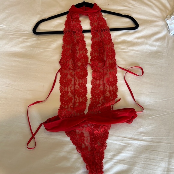 Beautiful Red Lingerie - Picture 1 of 4